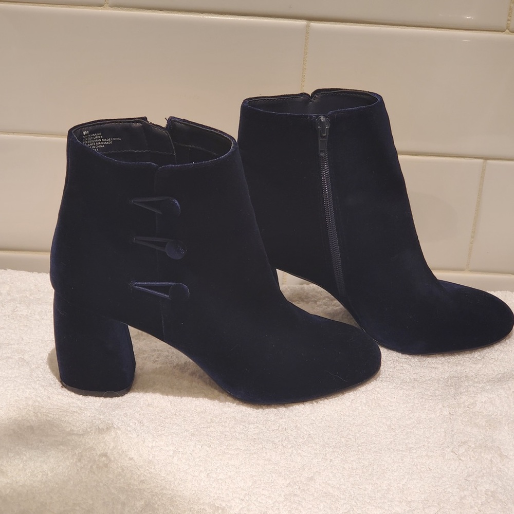 NINE WEST, Dark Blue Velvet Ankle Booties